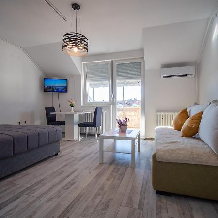 Apartman Sara Apartment Novi Sad Exterior foto