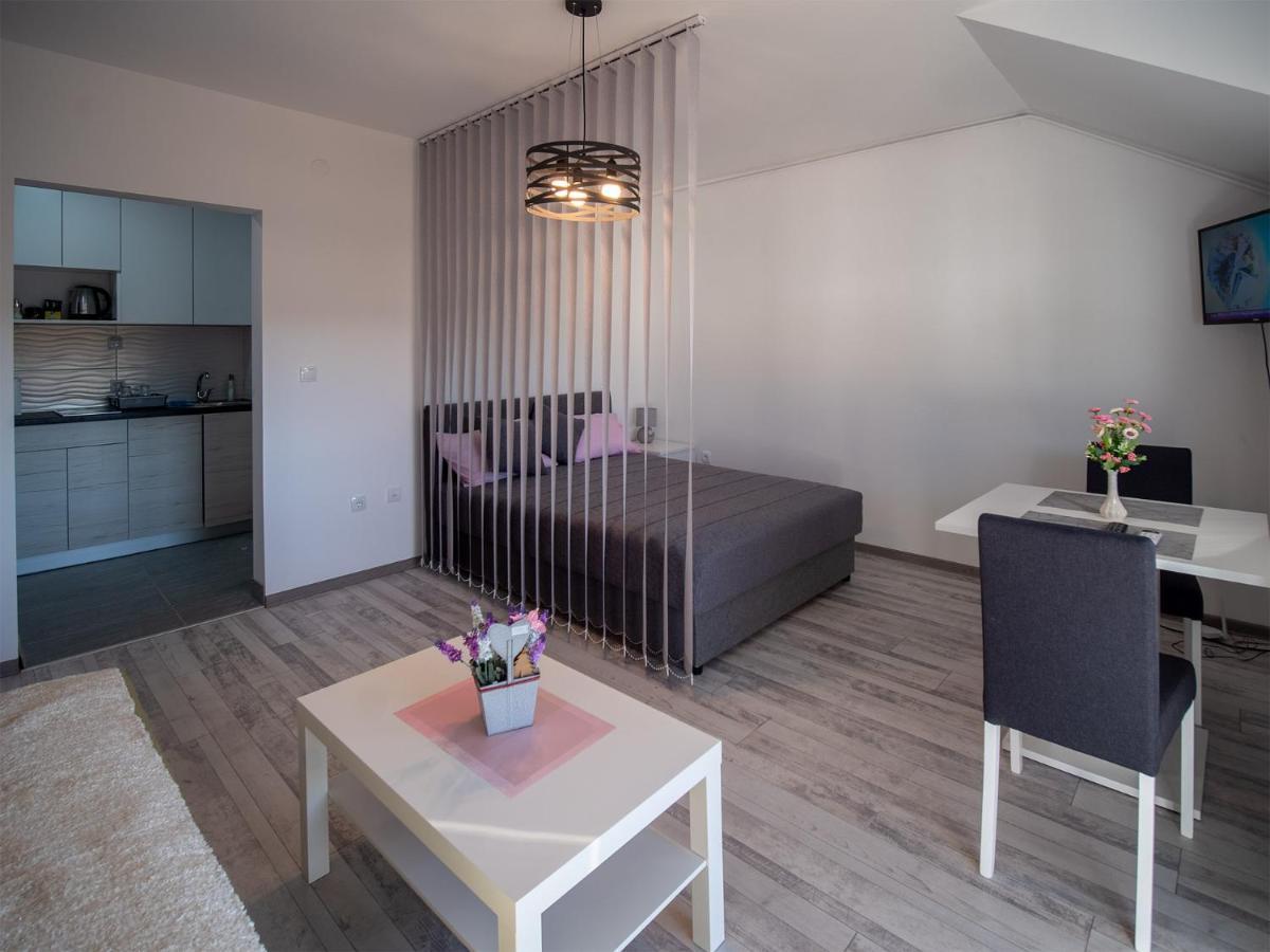 Apartman Sara Apartment Novi Sad Exterior foto